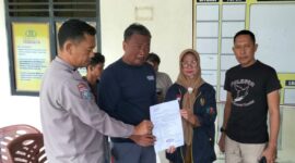 Penyerahan ODGJ yang meresahkan saat diserahkan Polsek Kota Agung kepada keluarganya, Rabu 25 Februari 2026 | Dok. Humas Polres Tanggamus.