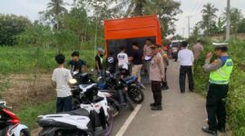 Para remaja dan sepeda motor yang diamankan saat razia balap liar di jalan penghubung Pandansari menuju Sukoharjo IV, Rabu 25 Februari 2026 | Dok. Humas Polres Pringsewu.