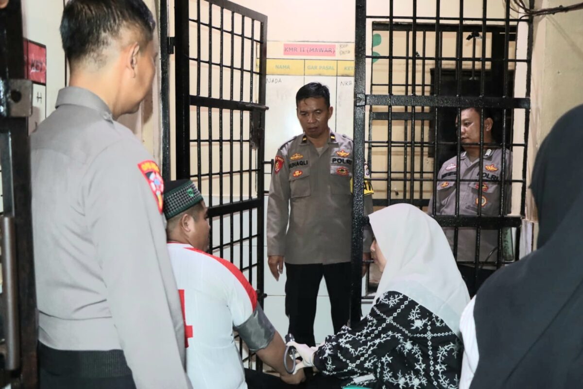 Pemeriksaan kesehata tahanan oleh Sidokkes Polres Tanggamus, Kamis 26 Februari 2026 | Dok. Humas Polres Tanggamus.