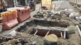 Jalan lubang di Pekon Negeri Ratu Kota Agung Tanggamus yang mulai diperbaiki pada Jumat 27 Februari 2026 | Herdi/Media Prioritastv.com.