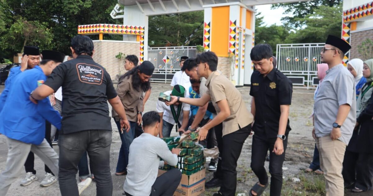 Persiapan pembagian takjil di Jalan Lintas Barat (Jalinbar) Kota Agung Timur Tanggamus, Sabtu 28 Februari 2026 | Dok. Humas Polres Tanggamus.