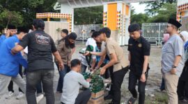Persiapan pembagian takjil di Jalan Lintas Barat (Jalinbar) Kota Agung Timur Tanggamus, Sabtu 28 Februari 2026 | Dok. Humas Polres Tanggamus.