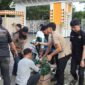 Persiapan pembagian takjil di Jalan Lintas Barat (Jalinbar) Kota Agung Timur Tanggamus, Sabtu 28 Februari 2026 | Dok. Humas Polres Tanggamus.
