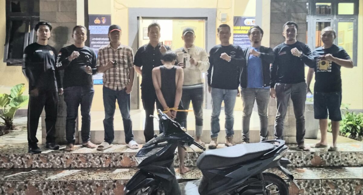 Tersangka yang ditangkap Polsek Wonosobo sebelum dijebloskan ke sel tahanan, Minggu 1 Maret 2026 | Dok. Humas Polres Tanggamus.