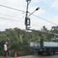 Perbaikan tiang lampu penerangan jalan yang sebelumnya dilaporkan patah, perbaikan pada Minggu 1 Maret 2026 | Dok : Dishub Tanggamus.