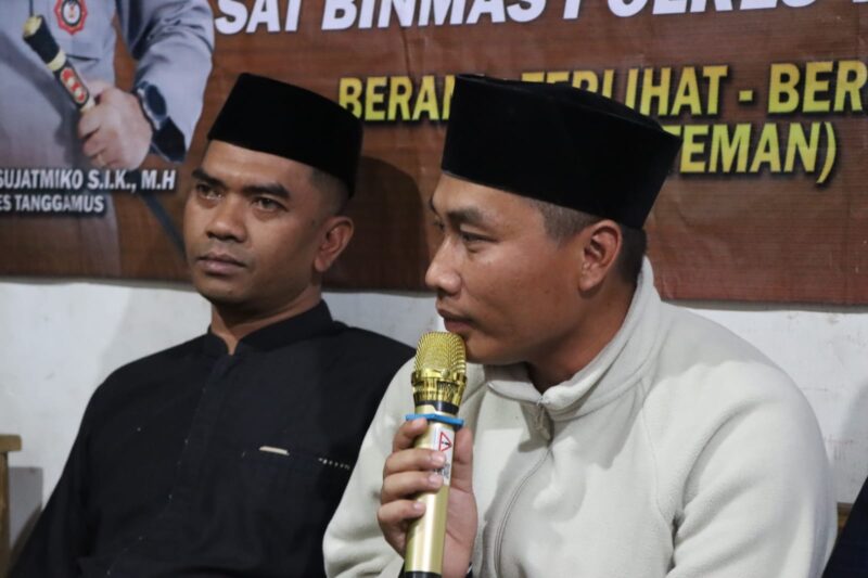 Ketua DPRD Tanggamus Agung Setyo Utomo saat membuka Ngobarmas Polres Tanggamus di Pekon Landbaw, Gisting, Senin 2 Maret 2026, malam | Herdi/Media Prioritastv.com.