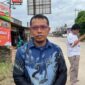 Anggota Komisi III DPRD Pringsewu Dedi Sutarno menyampaikan pandangan pembangunana jalan meski keterbatasan anggaran pembangunan infrastruktur pada 2026, saat peninjauan ruas jalan provinsi di Kecamatan Ambarawa oleh Pemerintah Provinsi Lampung, Selasa (24/2/2026).