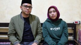 Gadis Ulu Belu, Tanggamus, Senitia Sari saat didampingi keluarganya Anggota DPRD Tanggamus, Irsi Jaya di Polsek Pulau Panggung, Selasa 3 Maret 2026, malam | ist/Media Prioritastv.com.