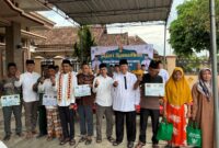 Foto bersama Wabup Tanggamus Agus Suranto usai menyerahkan bantuan Masjid dan Mushala dalam safari ramadhan di Pekon Kandang Besi, Kota Agung Barat, Selasa 3 Februari 2026 | Herdi/Media Prioritastv.com.