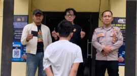 Tersangka AP setelah ditangkap sebelum dijebloskan sel tahanan Polsek Wonosobo, Kamis 5 Maret 2026 | Dok. Humas Polres Tanggamus.