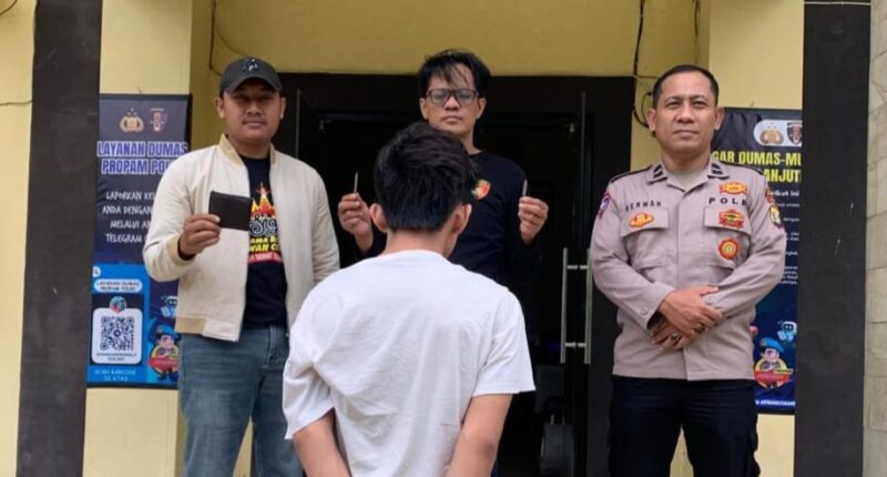 Tersangka AP setelah ditangkap sebelum dijebloskan sel tahanan Polsek Wonosobo, Kamis 5 Maret 2026 | Dok. Humas Polres Tanggamus.