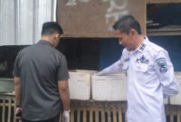 Wabup Tanggamus Agus Suranto saat meninjau peternakan maggot di Pekon Banyu Urip, Wonosobo, Rabu 4 Maret 2026 | Sumentri/Media Prioritastv.com.