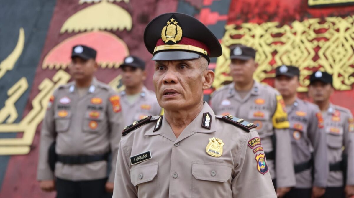Ipda Lukman, Kapolsubsektor Bulok, Polsek Pugung, Polres Tanggamus saat menerima pangkat pengabdian menjadi Ipda di Lapangan Mapolres Tanggamus, Kamis 5 Maret 2026 | Dok. Humas Polres Tanggamus.