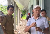 Ketua Komisi IV DPRD Tanggamus, Romzi Edy saat meninjau proyek pembangunan Ruang Kelas Baru (RKB) di SMPN Satu Atap 5 Kelumbayan | ist/Media Prioritastv.com. 