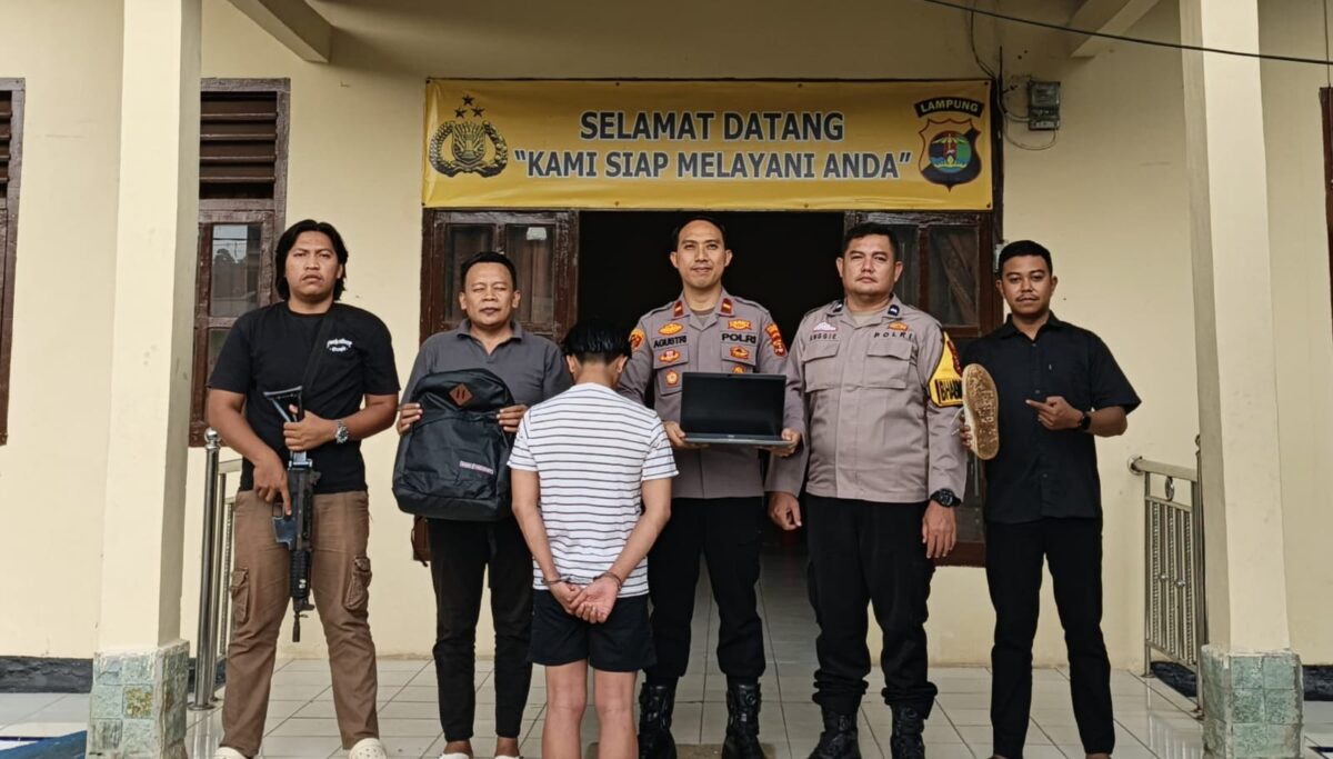 Tersangka setelah ditangkap sebelum dijebloskan sel tahanan Polsek Pugung, Minggu 8 Maret 2026 | Dok. Humas Polres Tanggamus.