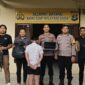 Tersangka setelah ditangkap sebelum dijebloskan sel tahanan Polsek Pugung, Minggu 8 Maret 2026 | Dok. Humas Polres Tanggamus.