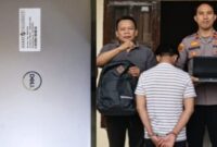 Kolase foto laptop milik PT Barry Callebaut Papandayan Tanggamus yang berhasil diamankan dan sebelum tersangka dijebloskan sel tahanan, Minggu 8 Maret 2026 | Dok. Humas Polres Tanggamus.