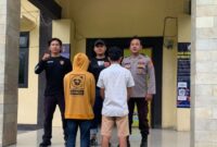 Dua remaja yang diamankan diduga pelaku Pungli di Jalinbar Pekon Ngarip Wonosobo, Minggu 8 Maret 2026 | Dok. Humas Polres Tanggamus.