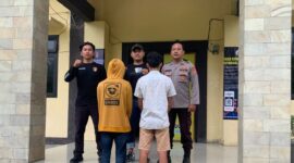 Dua remaja yang diamankan diduga pelaku Pungli di Jalinbar Pekon Ngarip Wonosobo, Minggu 8 Maret 2026 | Dok. Humas Polres Tanggamus.