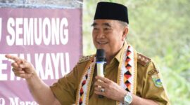 Bupati Tanggamus, H. Moh. Saleh Asnawi saat acara peresmian jembatan Ulu Semong 1 di Ulu Belu, Senin 9 Maret 2026 | Herdi/Media Prioritastv.com.