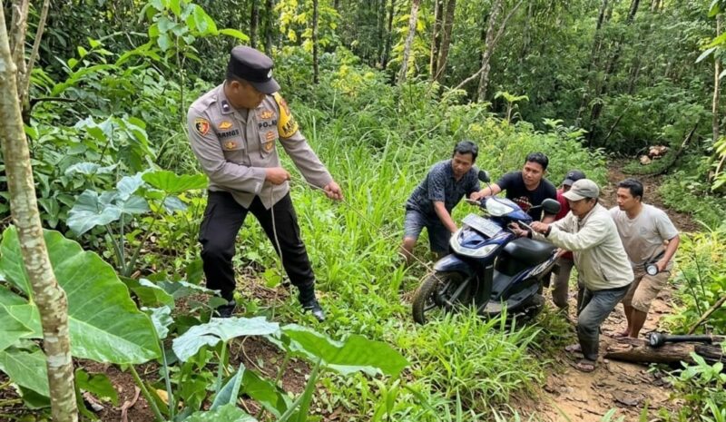 Ilustrasi anggota Polres Pringsewu saat melakukan pertolongan pemancing yang terjebak longsor di Way Sekampung, Pagelaran, Selasa 10 Maret 2026 | Ilustrasi/Media Prioritastv.com.
