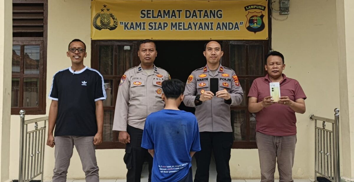 Tersangka sebelum dijebloskan penjara usai ditangkap Polsek Pugung, Kamis 12 Maret 2026 | Dok. Humas Polres Tanggamus.
