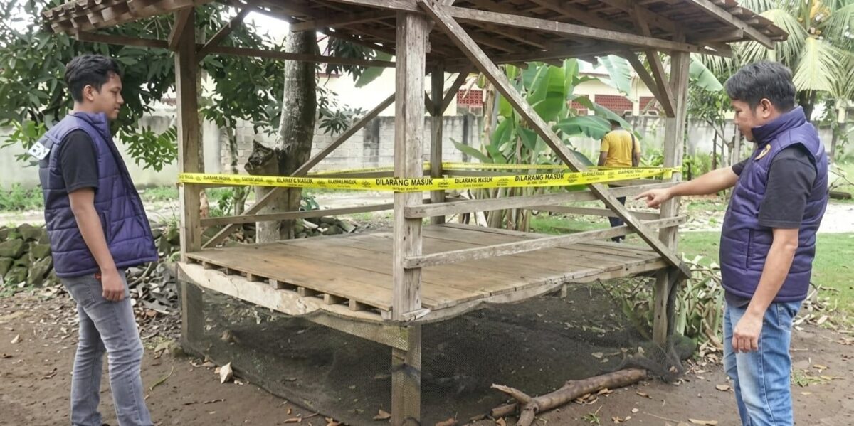 Polisi saat melakukan olah TKP penembangan saat main kartu di Gardu Desa Negara Batin, Jabung, Lampung Timur, Rabu 11 Maret 2026 | Dok. Humas Polres Lampung Timur.
