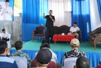 Anggota DPRD Tanggamus Indra Sunandar saat menyampaikan sambutan di hadapan peserta Reses II  penjaringan aspirasi masyarakat Fraksi Partai PAN di Pekon Gedung Jambu Kecamatan Kota Agung Barat Tanggamus, Kamis 12 Maret 2026 | Herdi/Media Prioritastv.com.