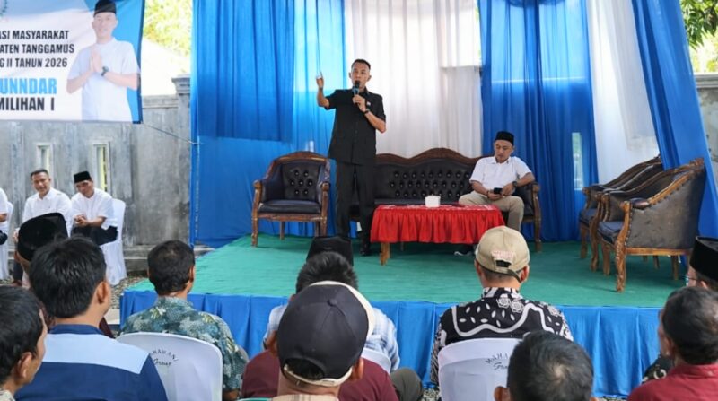 Anggota DPRD Tanggamus Indra Sunandar saat menyampaikan sambutan di hadapan peserta Reses II  penjaringan aspirasi masyarakat Fraksi Partai PAN di Pekon Gedung Jambu Kecamatan Kota Agung Barat Tanggamus, Kamis 12 Maret 2026 | Herdi/Media Prioritastv.com.