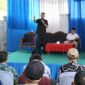Anggota DPRD Tanggamus Indra Sunandar saat menyampaikan sambutan di hadapan peserta Reses II  penjaringan aspirasi masyarakat Fraksi Partai PAN di Pekon Gedung Jambu Kecamatan Kota Agung Barat Tanggamus, Kamis 12 Maret 2026 | Herdi/Media Prioritastv.com.