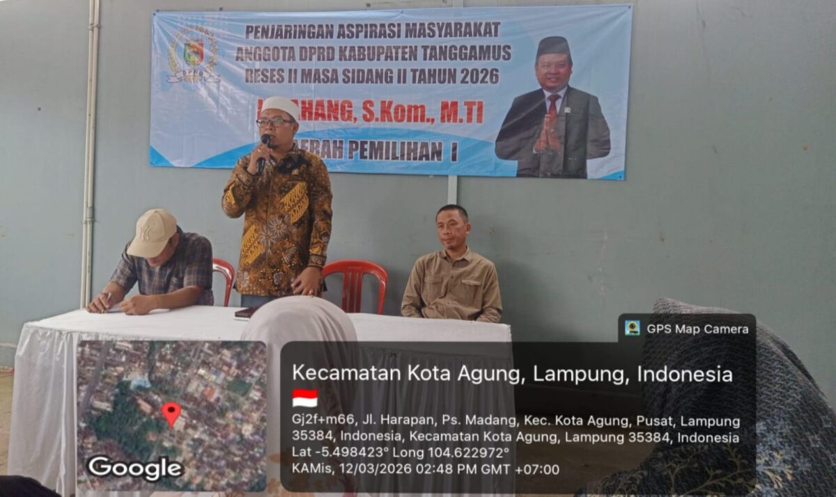 Anggota DPRD Tanggamus, H. Tahang saat memberikan sambutan dalam reses masa sidang II Tahun 2026 di Pasar Madang, Kota Agung Tanggamus, Kamis 12 Maret 2026.