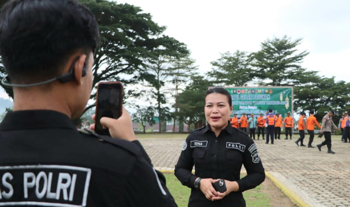Kasi Humas Polres Tanggamus Iptu Primadona Laila saat memberikan keterangan di lapangan Pemkab Tanggamus, Kamis 12 Maret 2026 | Herdi/Media Prioritastv.com.