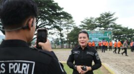 Kasi Humas Polres Tanggamus Iptu Primadona Laila saat memberikan keterangan di lapangan Pemkab Tanggamus, Kamis 12 Maret 2026 | Herdi/Media Prioritastv.com.