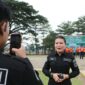 Kasi Humas Polres Tanggamus Iptu Primadona Laila saat memberikan keterangan di lapangan Pemkab Tanggamus, Kamis 12 Maret 2026 | Herdi/Media Prioritastv.com.