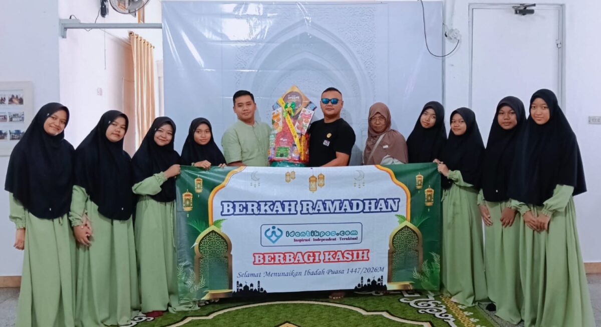 Penyerahan bahan pokok dan santunan dari redaksi Media IndentikPos di Rumah Yatim Jalan Wolter Monginsidi, Tanjung Karang, Bandar Lampung, Jumat 13 Maret 2026 | ist/Media Prioritastv.com.