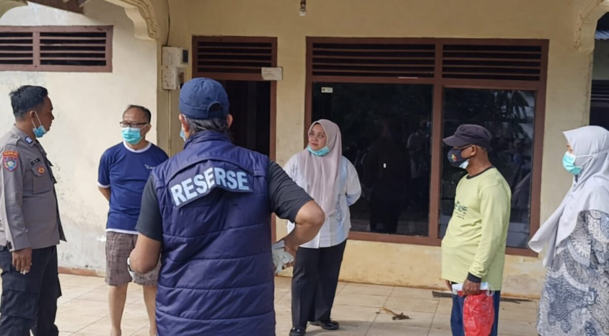 Polisi saat melakukan olah TKP penemuan mayat di Desa Way Mili, Gunung Pelindung, Lampung Timur, Sabtu 14 Maret 2026 | ist/Media Prioritastv.com.