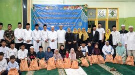 Foto bersama usai penyerahan bahan pokok FKPPI Lampung di Musholla Al-Ijtihad, Pahoman, Bandar Lampung, Sabtu 14 Maret 2026 | ist/Media Prioritastv.com.