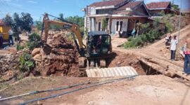 Pemasangan Aramko Galvanis Baja 3 meter di jembatan putus Pekon Sirnagalih, Ulu Belu, Tanggamus, Minggu 15 Maret 2026 | ist/Media Prioritastv.com.