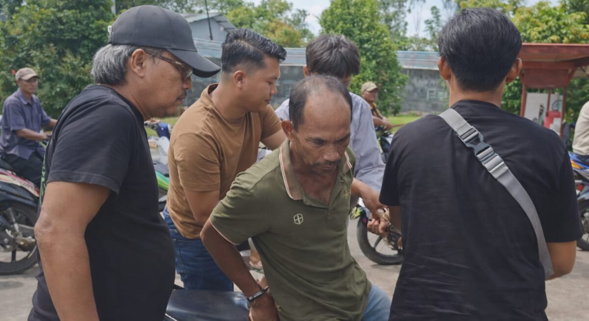 Tersangka Yanto usai ditangkap dan hendak dibawa ke Polres Tulang Bawang Barat, Kamis 19 Maret 2026 lalu | ist/Media Prioritastv.com.