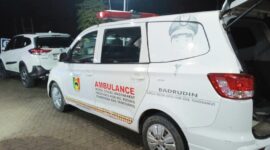 Mobil ambulan yang mengevakuasi Solihin korban tersengat listrik di Dusun Paniis Pekon Kayu Hubi, Pugung, Tanggamus saat berada di RS Secanti Gisting, Minggu 22 Maret 2026, malam | ist/Media Prioritastv.com.