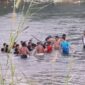 Warga saat melakukan evakuasi bocah bernama Ahmad yang tenggelam di Cekdam Way Laay, Pekon Way Laay, Karya Penggawa, Pesisir Barat, Senin 23 Maret 2026 | ist/Media Prioritastv.com.