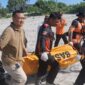 Proses evakuasi remaja Lampung Barat yang ditemukan pagi ini, Selasa 24 Maret 2026, usai tenggelam kemarin, Senin 23 Maret 2026 | Dok. Basarnas Lampung.
