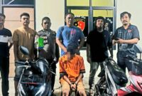 Tersangka R (24) warga Kampung Bakung Ilir, Gedung Meneng, Tulang Bawang usai ditangkap sebelum dijebloskan penjara, Selasa 24 Maret 2025 | Dok. Humas Polres Tulang Bawang.