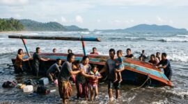 Foto ilustrasi, terbaliknya kapal jukung di Pelabuhan Tembakak, Pesisir Barat, Lampung, Rabu 25 Maret 2026 |