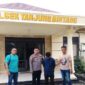 Kapolsek Tanjung Bintang Lampung Selatan Kompol Edi Qorinas saat merilis tersangka sebelum dijebloskan sel tahanan, Kamis 26 Maret 2026 | Dok. Polsek Tanjung Bintang.