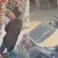 Kolase foto saat ibu muda mengambil handphone karyawan gerai Alfamart Banjar Negeri, Gunung Alip, Tanggamus dan mobil yang dinaiki bersama diduga suaminya, Kamis 26 Maret 2026 | Dok. Tangkapan Layar Video.