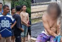 Kolase foto saat warga menonton diamankannya oknum ustad dan saat oknuk tersebut diikat warga di tiang gardu Desa Pisang Sambo, Kecamatan Tirtajaya, Karawang, Jawa Barat, Kamis 26 Maret 2026 | Dok. Tangkapan Layar Video.