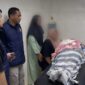 Anggota Polres Lampung Timur saat melakukan pemeriksaan salah satu korban usai dinyatakan meninggal dunia | Dok. Polres Lampung Timur.