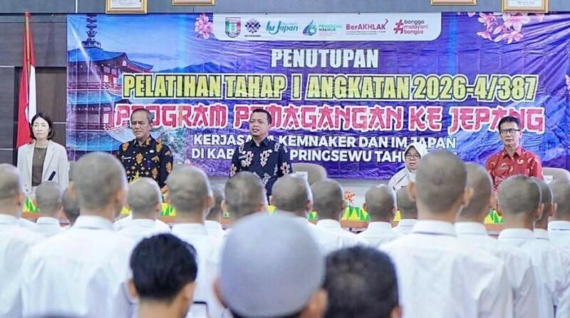 Bupati Pringsewu Riyanto Pamungkas saat menutup Pelatihan Tahap I Program Pemagangan ke Jepang Tahun 2026 yang merupakan hasil kerja sama dengan Kementerian Ketenagakerjaan RI dan IM Japan, Kamis 26 Maret 2026 | Samuel/Media Prioritastv.com.