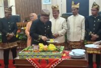 Pemotongan tumpeng HUT ke 29 Kabupaten Tanggamus oleh Wakil Ketua I DPRD Tanggamus, Rangga Putra Hakim, Jumat 27 Maret 2026 | Herdi/Media Prioritastv.com.